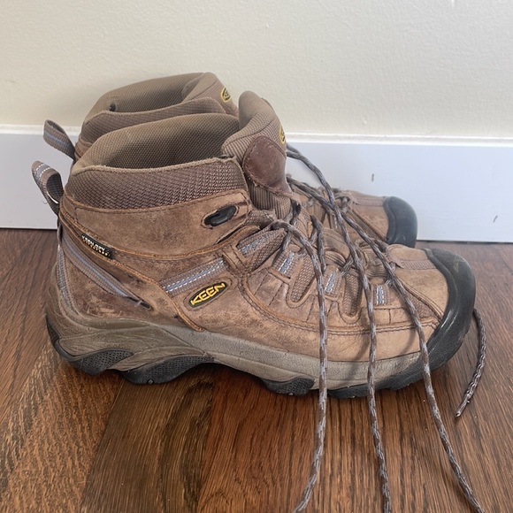 KEEN waterproof hiking boots - Picture 2 of 8